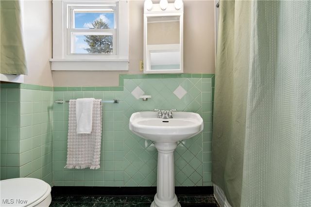 132 31st Street SW, Barberton, OH 44203