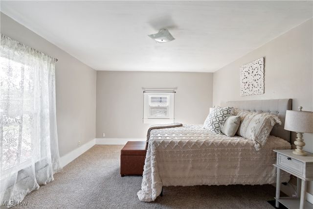 132 31st Street SW, Barberton, OH 44203