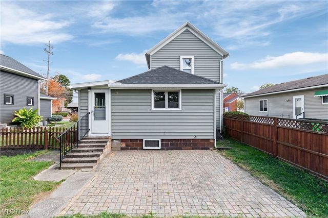 132 31st Street SW, Barberton, OH 44203