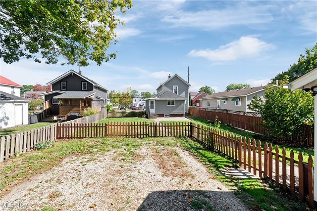 132 31st Street SW, Barberton, OH 44203