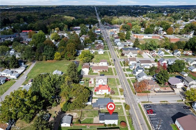 132 31st Street SW, Barberton, OH 44203