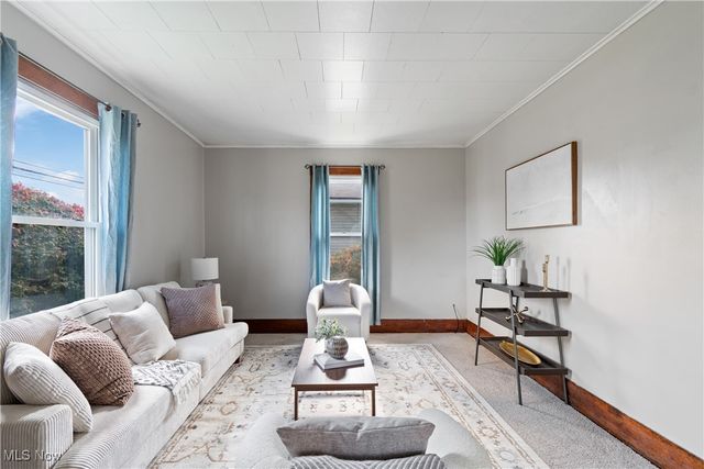 132 31st Street SW, Barberton, OH 44203