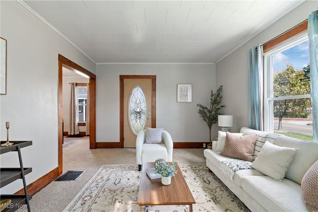 132 31st Street SW, Barberton, OH 44203