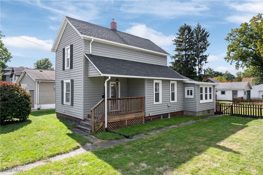 132 31st Street SW, Barberton, OH 44203