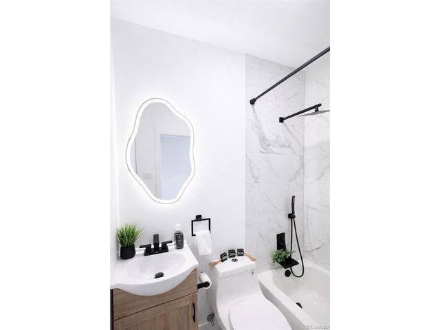 865 Brentwood St, Lakewood, CO 80214