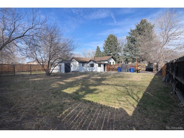 865 Brentwood St, Lakewood, CO 80214