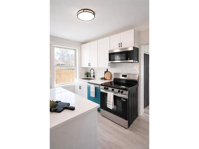 865 Brentwood St, Lakewood, CO 80214