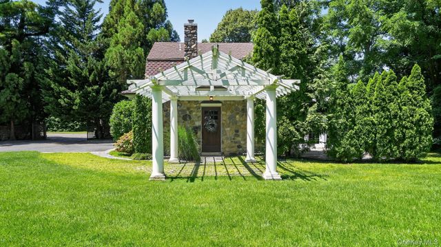 1058 PLANDOME Road, Manhasset, NY 11030