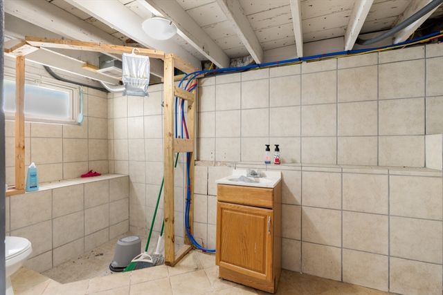 48 Hudson St, Attleboro, MA 02703