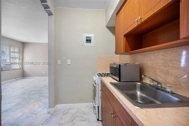 825 Alton Rd 2, Miami Beach, FL 33139