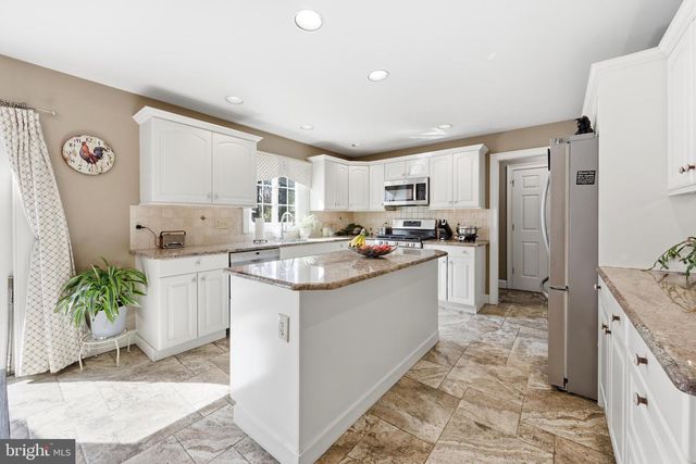 6 BRECKENRIDGE DR, Shamong, NJ 08088