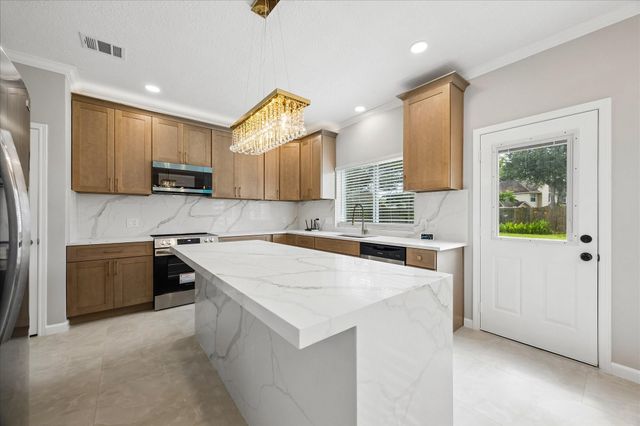 1306 Hunter Wood Drive, League City, TX 77573