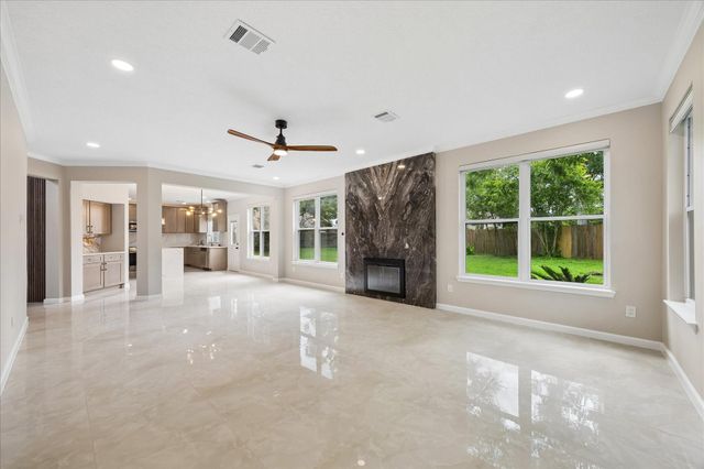1306 Hunter Wood Drive, League City, TX 77573
