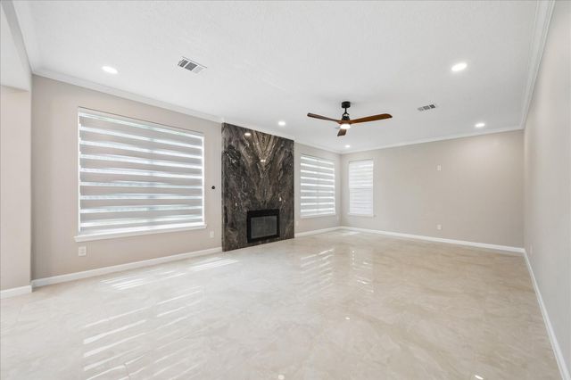1306 Hunter Wood Drive, League City, TX 77573