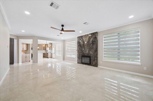 1306 Hunter Wood Drive, League City, TX 77573