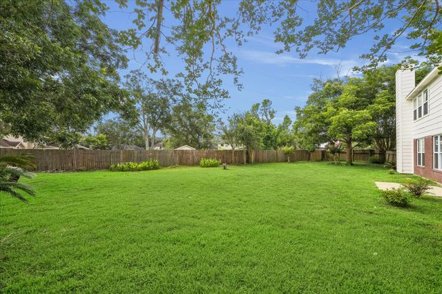 1306 Hunter Wood Drive, League City, TX 77573