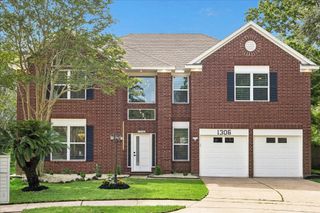 1306 Hunter Wood Drive, League City, TX 77573
