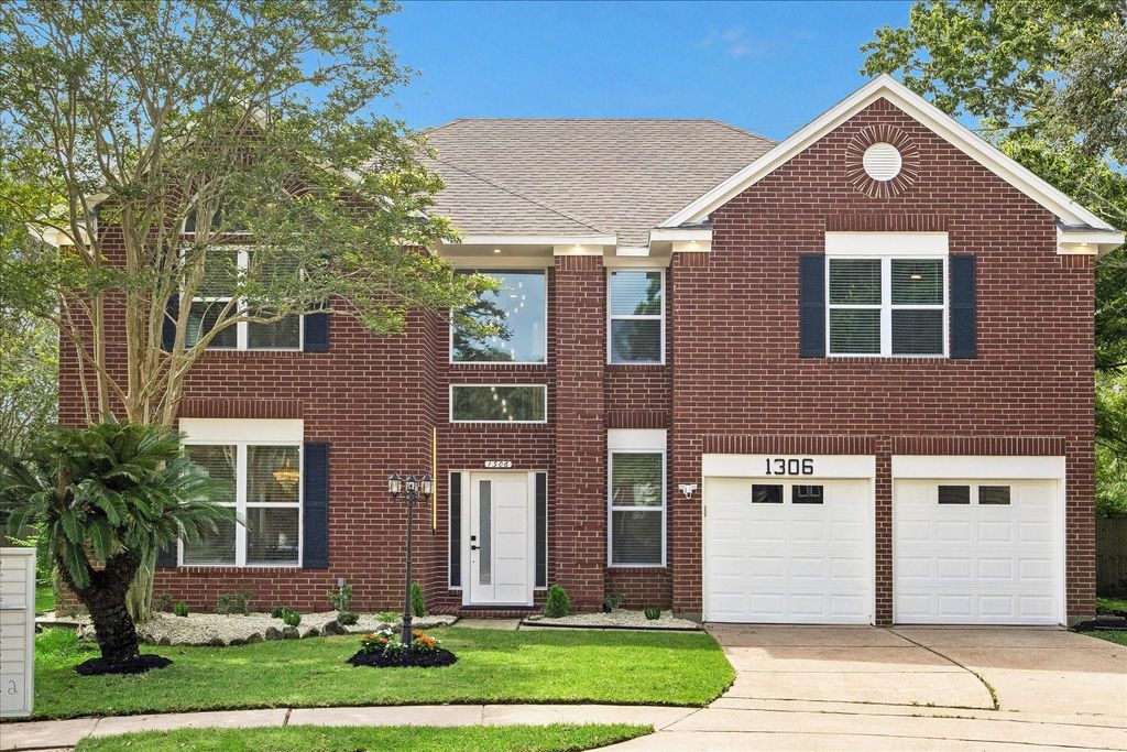 1306 Hunter Wood Drive, League City, TX 77573