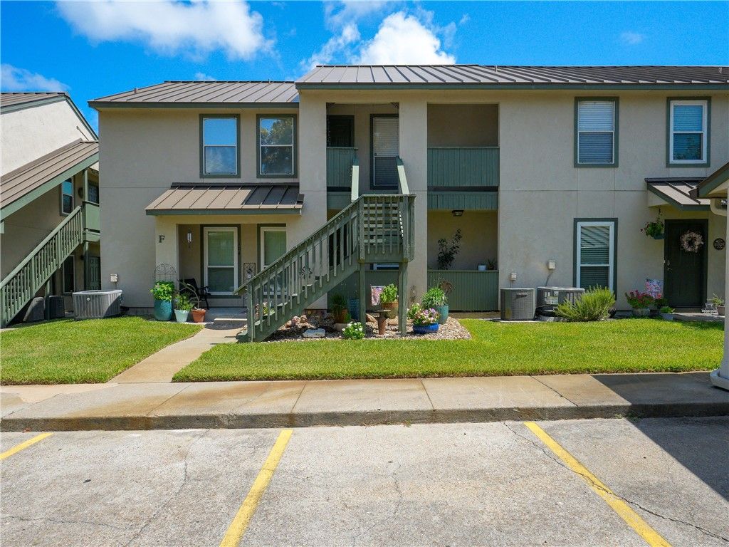 302 Saint Andrews St F202, Rockport, TX 78382 — photo 2