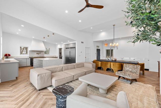 13480 N Lakewood DRIVE, Mequon, WI 53097