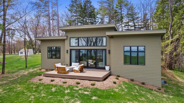13480 N Lakewood DRIVE, Mequon, WI 53097