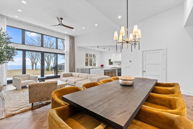 13480 N Lakewood DRIVE, Mequon, WI 53097