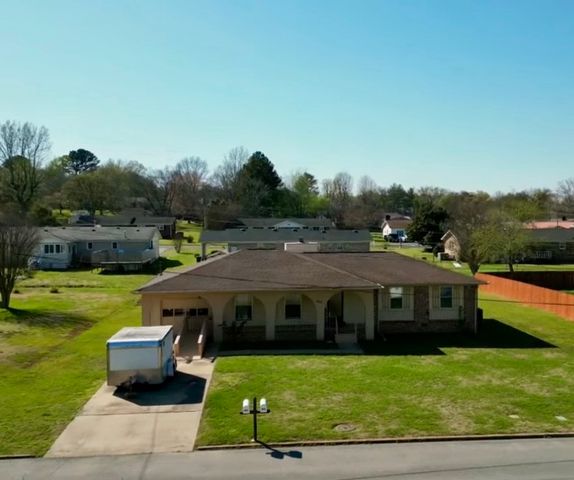 1205 Beverly Dr, Pulaski, TN 38478