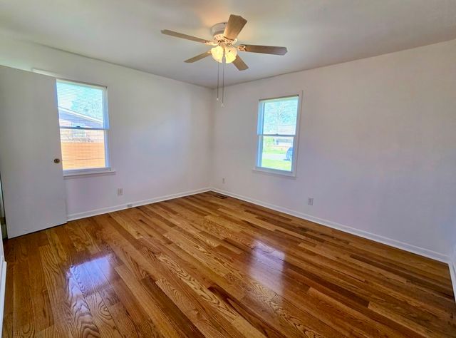 1205 Beverly Dr, Pulaski, TN 38478
