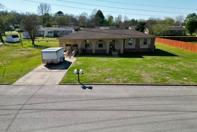 1205 Beverly Dr, Pulaski, TN 38478