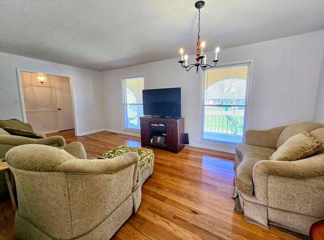 1205 Beverly Dr, Pulaski, TN 38478