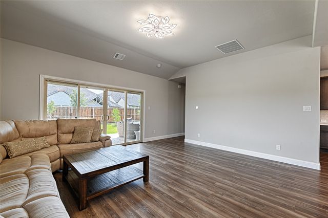 5107 Emerald Hill Drive, Princeton, TX 75071