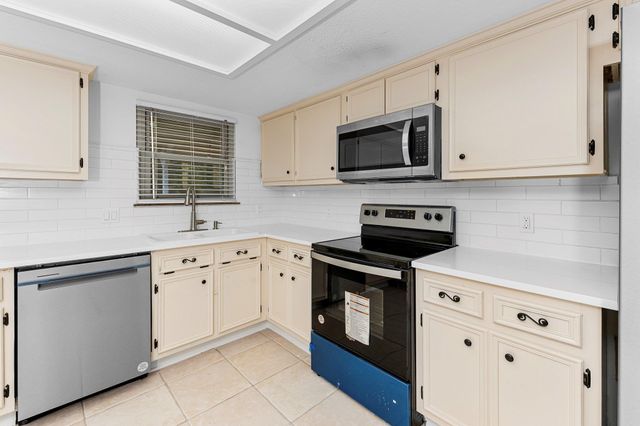 319 Matthew CV, Bastrop, TX 78602