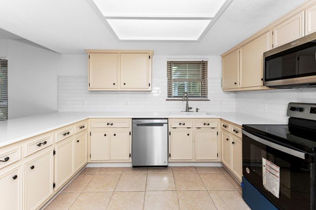 319 Matthew CV, Bastrop, TX 78602