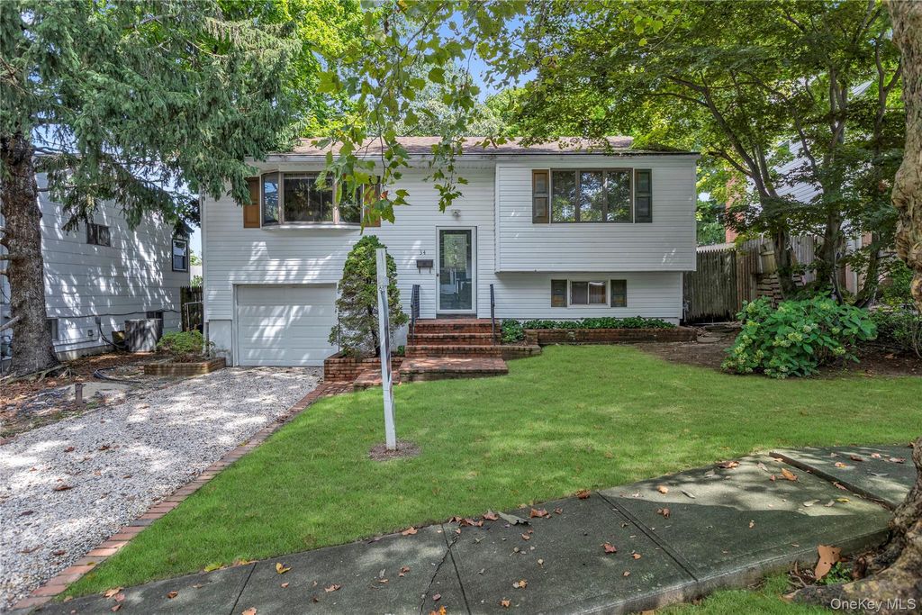 34 Penny Drive, Huntington Station, NY 11746 — photo 2