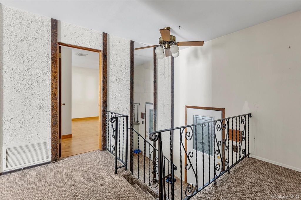 34 Penny Drive, Huntington Station, NY 11746 — photo 3