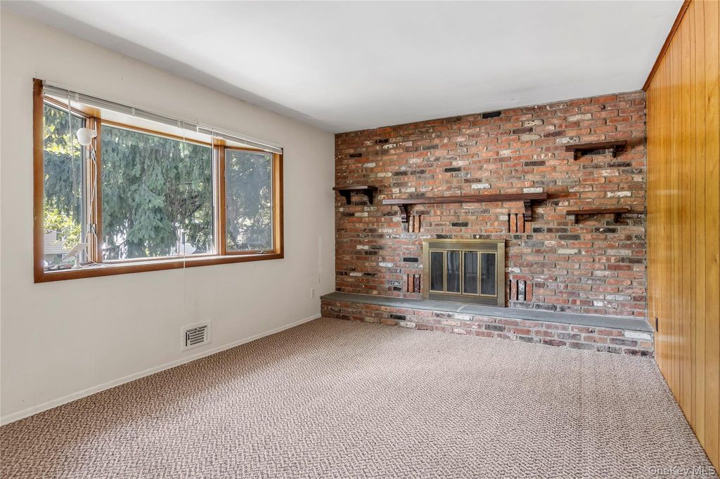 34 Penny Drive, Huntington Station, NY 11746 — photo 5