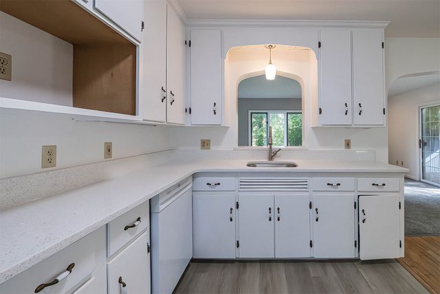 3708 IROQUOIS Avenue, Lawrence Park, PA 16511