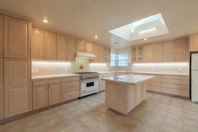 140 John Street, Monterey, CA 93940