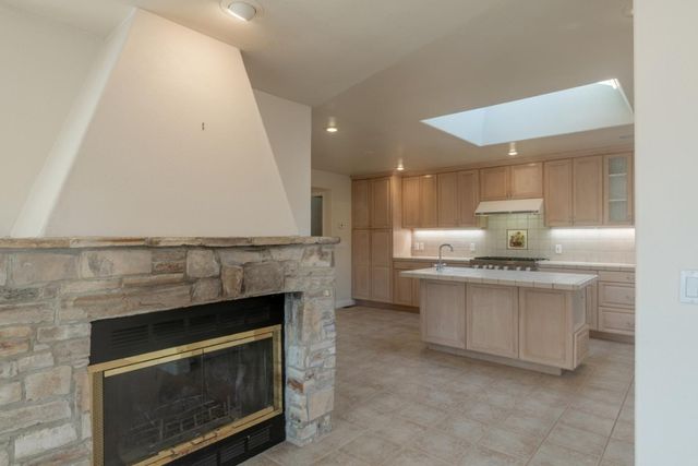 140 John Street, Monterey, CA 93940