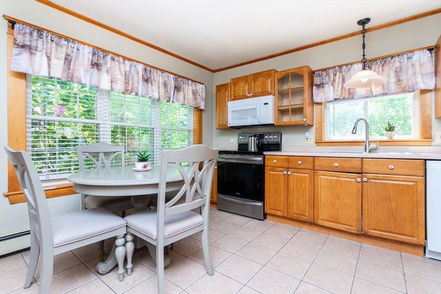 12 Brook St, Taunton, MA 02780