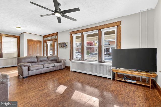 37 W SUNSET AVE, Ephrata, PA 17522