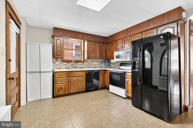 37 W SUNSET AVE, Ephrata, PA 17522