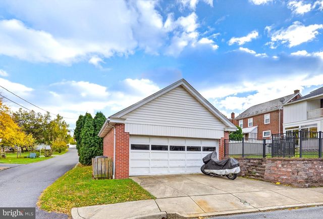 37 W SUNSET AVE, Ephrata, PA 17522