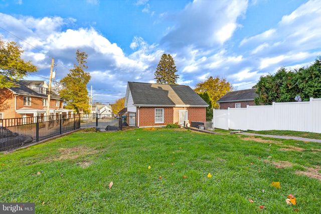 37 W SUNSET AVE, Ephrata, PA 17522