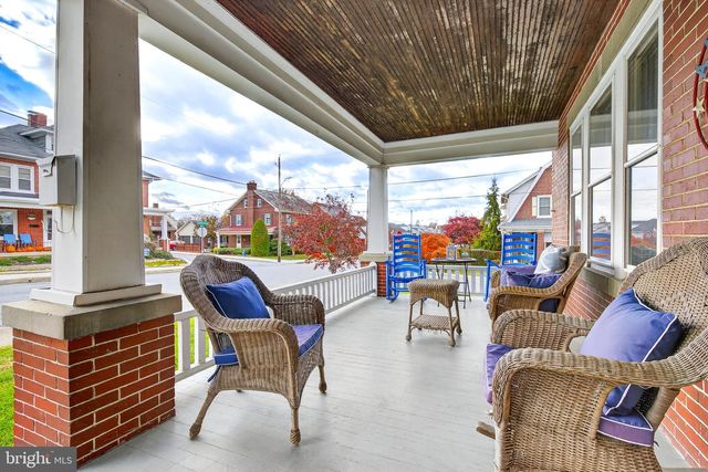 37 W SUNSET AVE, Ephrata, PA 17522