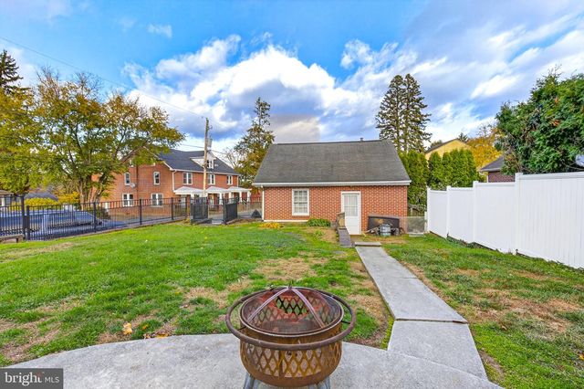 37 W SUNSET AVE, Ephrata, PA 17522