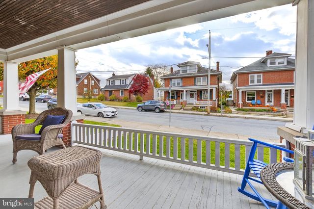 37 W SUNSET AVE, Ephrata, PA 17522