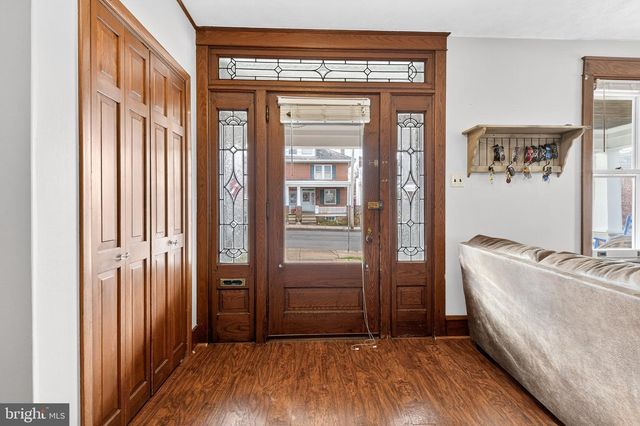 37 W SUNSET AVE, Ephrata, PA 17522