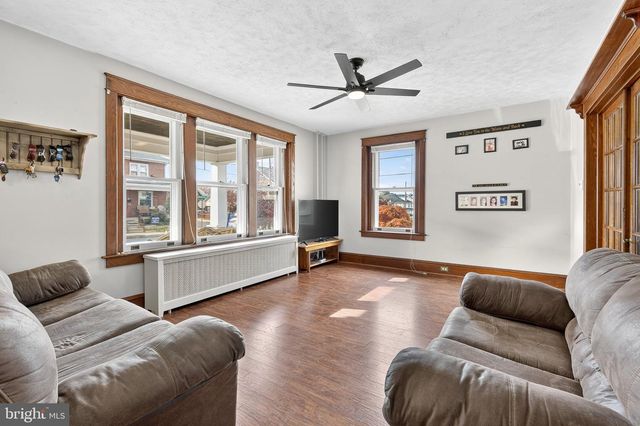 37 W SUNSET AVE, Ephrata, PA 17522