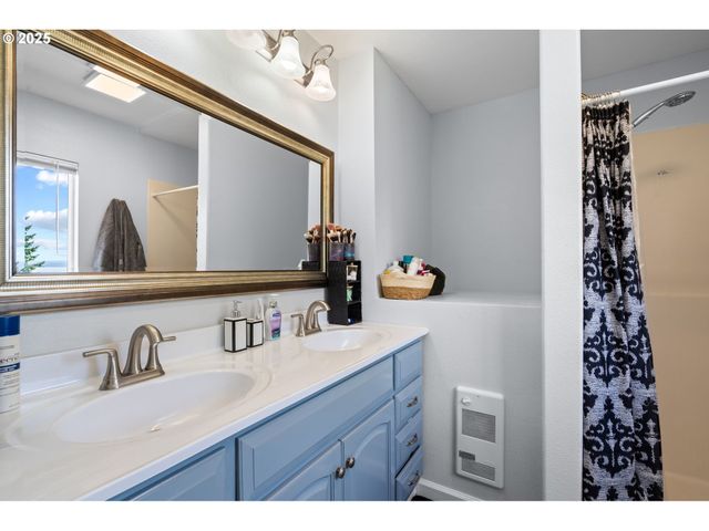 203 Williams Finney Rd, Kelso, WA 98626